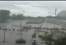 Водата заля Лозенец, строят диги, за да не влезе в хотелите (видео)