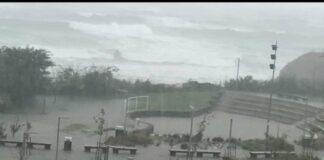 Водата заля Лозенец, строят диги, за да не влезе в хотелите (видео)