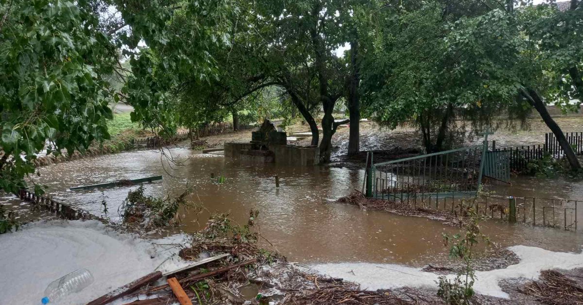 Мостът в село Варвара е почистен след наводнението и е
