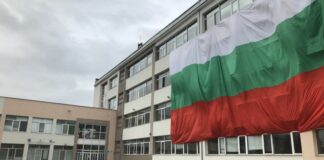 Министерство на образованието започва проверка в НГДЕК след скандали и много сигнали