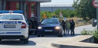 Въоръжен мъж се барикадира в Стара Загора