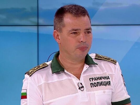 Антон Златанов: Лошото време все още не позволява евакуация на екипажа на танкера, заседнал край Ахтопол