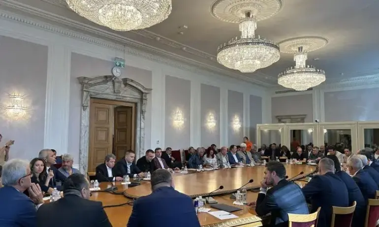 Започна срещата на народни представители от парламентарните групи на ГЕРБ-СДС,