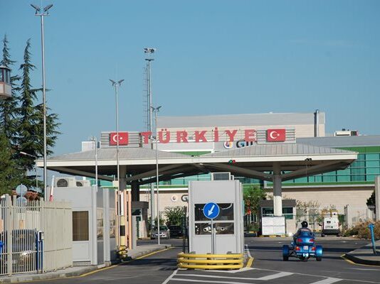 Автобус с 21 пътници, пътуващ от България за Измир, се запали на ГКПП Капъкуле