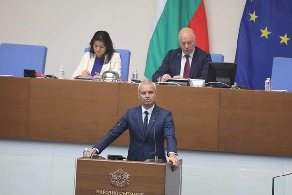 Възраждане изключи трима депутати от парламентарната си група Иво Русчев