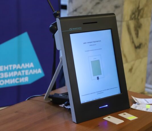 „Информационно обслужване“: Асен Василев лъже и манипулира за машините, никога не сме ги обслужвали