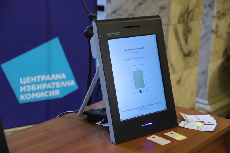 Машинният вот в София е компрометиран – празни, размазани и