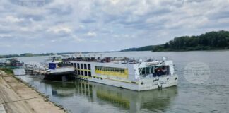 Спират ферибота Оряхово-Бекет заради критично ниско ниво на Дунав