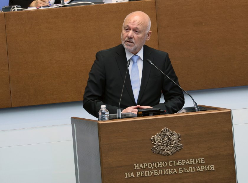 Министърът на отбраната Тодор Тагарев обяви от парламентарната трибуна че
