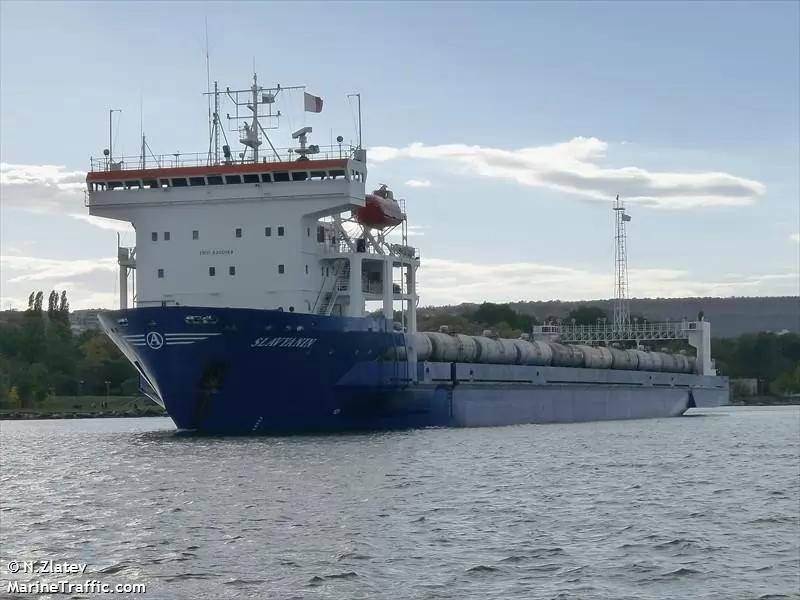 Плаващият под флага на Руската федерация ферибот Славянин“ се е