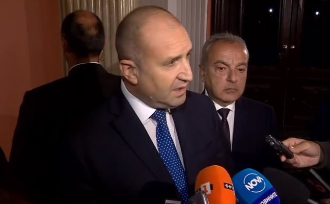 Държавният глава Румен Радев няма да оттегли указа с който