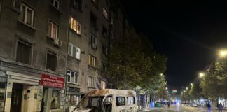 Обвиниха 29-годишен за запаления полицейски бус