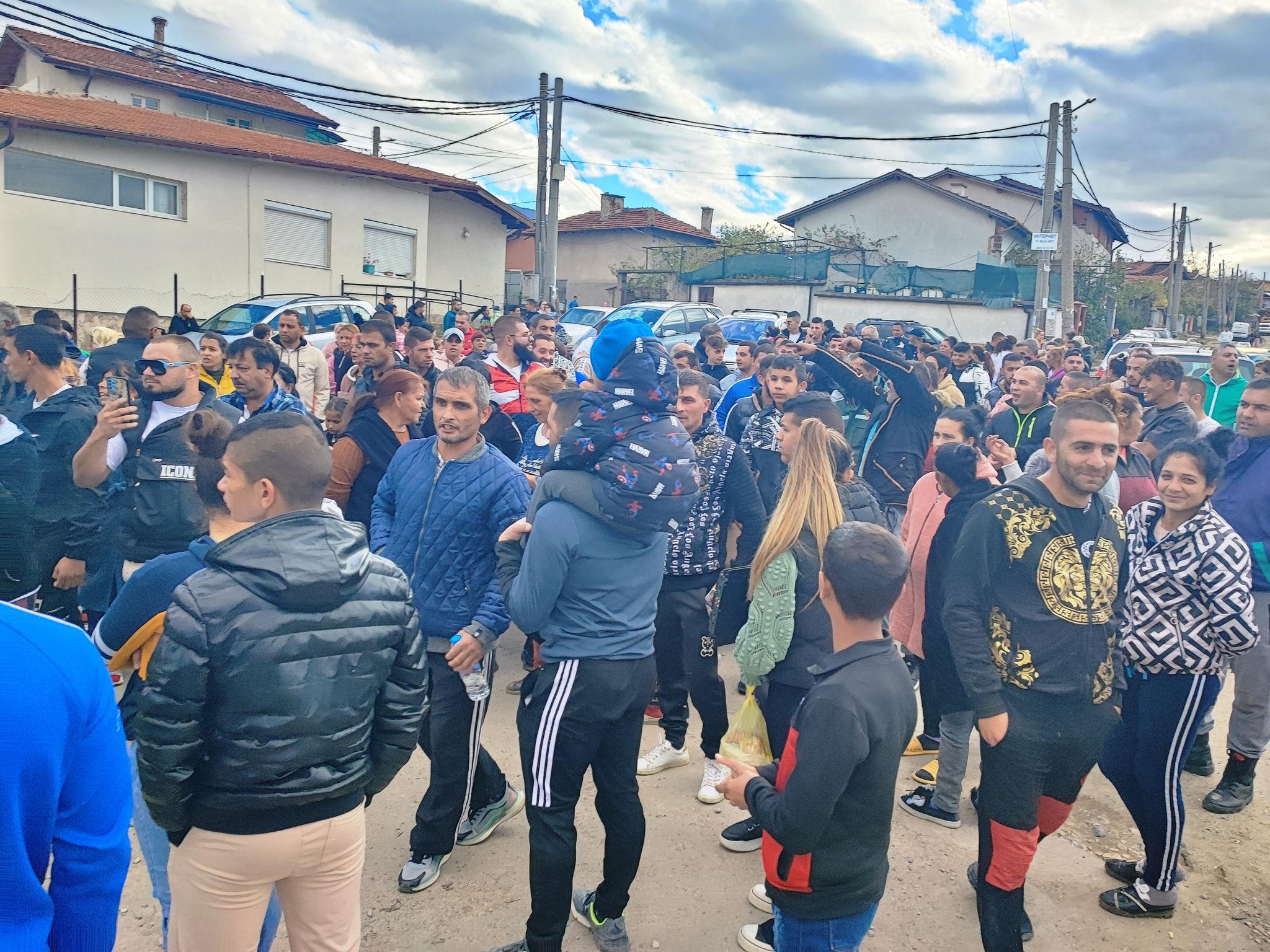 Напрежение беляза изборния ден в квартал Гиздова махала в Дупница.