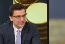 За Сабрутев депутатите на „Възраждане”, ИТН и БСП са паметници на глупостта