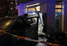 Кола се вряза в магазин в София. Има пострадали