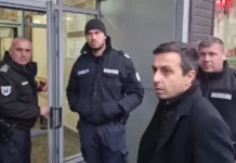 Деян Николов от „Възраждане“ се закани да потроши всичко в областната управа