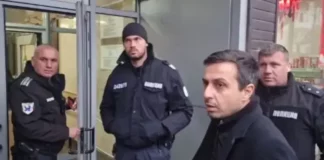 Деян Николов от „Възраждане“ се закани да потроши всичко в областната управа