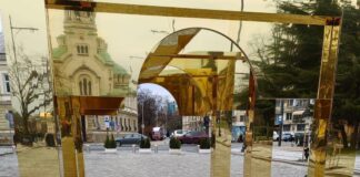 Изчезна „почетният“ червен килим под златната арка пред храм-паметника в София