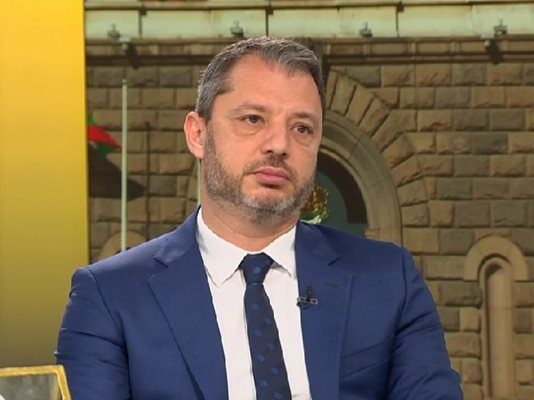 Делян Добрев: Ако Радев не излезе с партия, вероятно ще има избори и есента