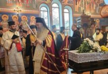 Стотици се прощават с отец Боян Саръев