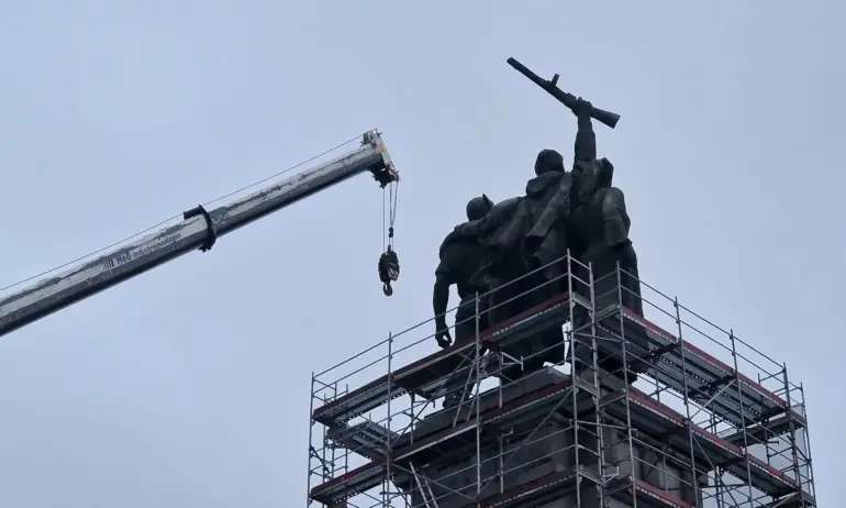Административният съд спря демонтажа на Паметника на съветската армия Поводът