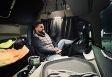 Евродепутатът от ГЕРБ Андрей Новаков тръгна с ТИР по границите, за да покаже опашките заради Шенген