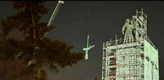 Историческо! Част от паметника на съветската армия е демонтиран