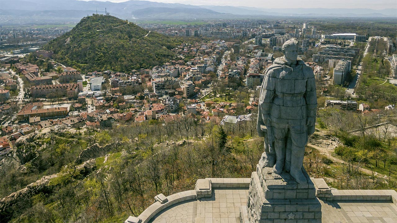 В Пловдив обмислят преместването на паметника Альоша Вчера стана ясно