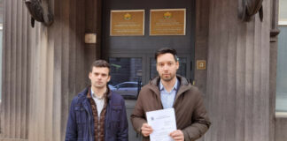 Съветникът от „Заледи София“ Копаранов пита възмутена от непочистените улици жена: А да ви изперат бельото очаквате ли