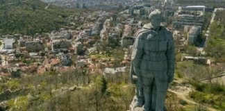 След като разкриха къде се крие Пепи Еврото, ПП/ДБ в нова акция – ще премахват комунистическите символи и паметници