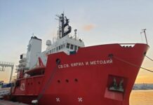 Български кораб помогна на бедстваща яхта с 13 души на борда пред протока на Дрейк