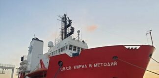 Български кораб помогна на бедстваща яхта с 13 души на борда пред протока на Дрейк