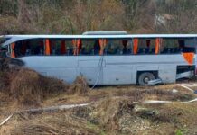 Автобус с туристи катастрофира на пътя Русе-Бяла след удар в камион