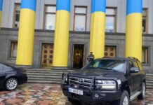 Росен Желязков с реч в украинския парламент, депутати издигнаха българското знаме