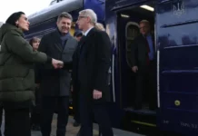 Денков пристигна на посещение в Украйна