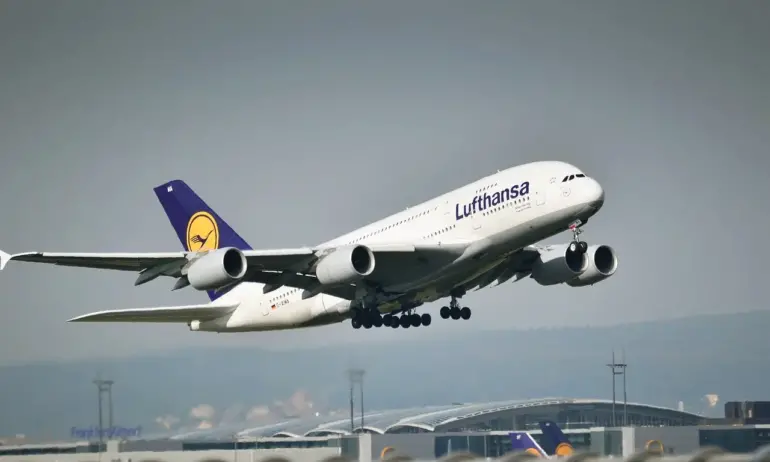 Стачка на кабинния персонал на авиокомпания Луфтханза“ парализира въздушния трафик