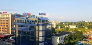 Маскирани полицаи нахлуха в „Лев инс“ и ССИ на Алексей Петров