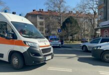 Възрастен шофьор блъсна ученичка на пешеходна пътека в Казанлък