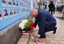 Росен Желязков и водената от него парламентарна делегация се преклониха пред паметта на войниците, загинали за свободата и независимостта на Украйна