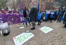 Протестиращите училищни медицински сестри: Столичната община се подиграва с нас