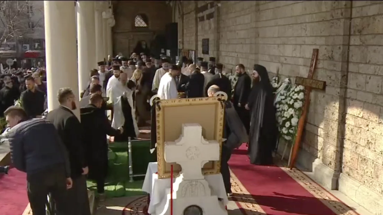 В митрополитската катедрала Св Неделя се състоя погребението на патриарх