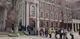 Опашки пред касите на Народния театър за билети от 8 лв.