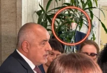 Таен агент? Настимир Ананиев, скрит зад фикус, подслушва Бойко Борисов