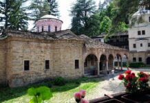 Заупокойна света литургия в Троянския манастир в памет на патриарха