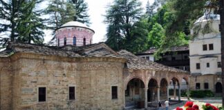 Заупокойна света литургия в Троянския манастир в памет на патриарха