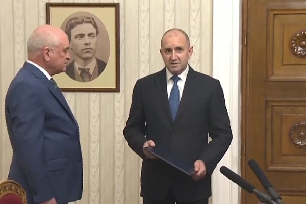 Президентът Румен Радев възложи на служебния министър председател да състави кабинет