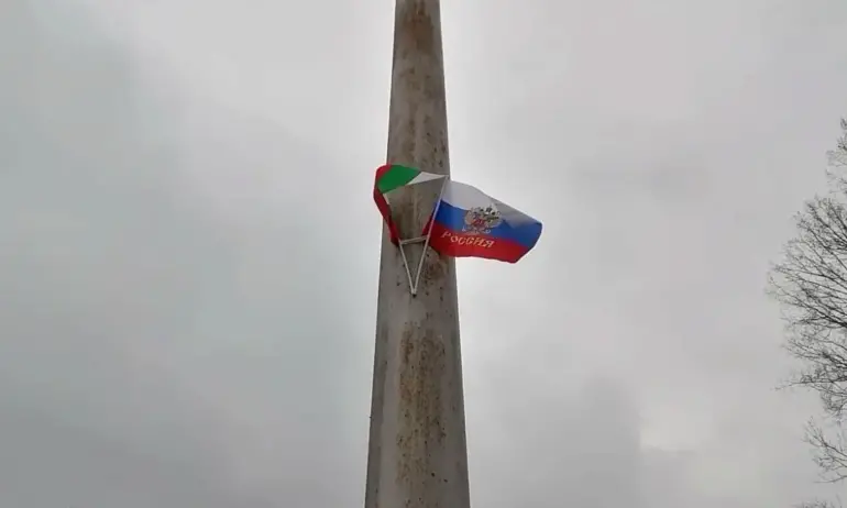 Получихме сигнал за поставени руски знамена на стълбове на “Цариградско