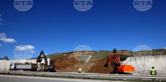 Подпорна стена се срути на магистрала „Струма“