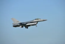 Първият F-16 каца на летище Граф Игнатиево