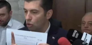 Кирил Петков пак разсмя публиката, обърка диаграмите за раждаемостта